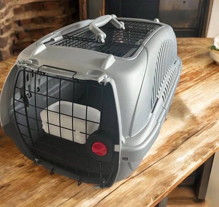 Brand new luxury pet carrier sturdy and secure 