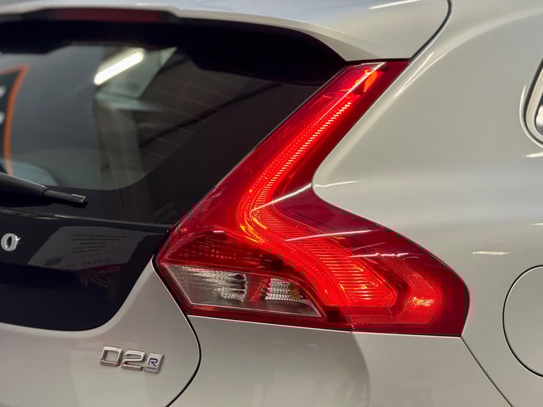 2016 Volvo V40 2.0 D2 R-Design Nav Plus Hatchback 5dr Diesel - 20 POUNDS ROAD