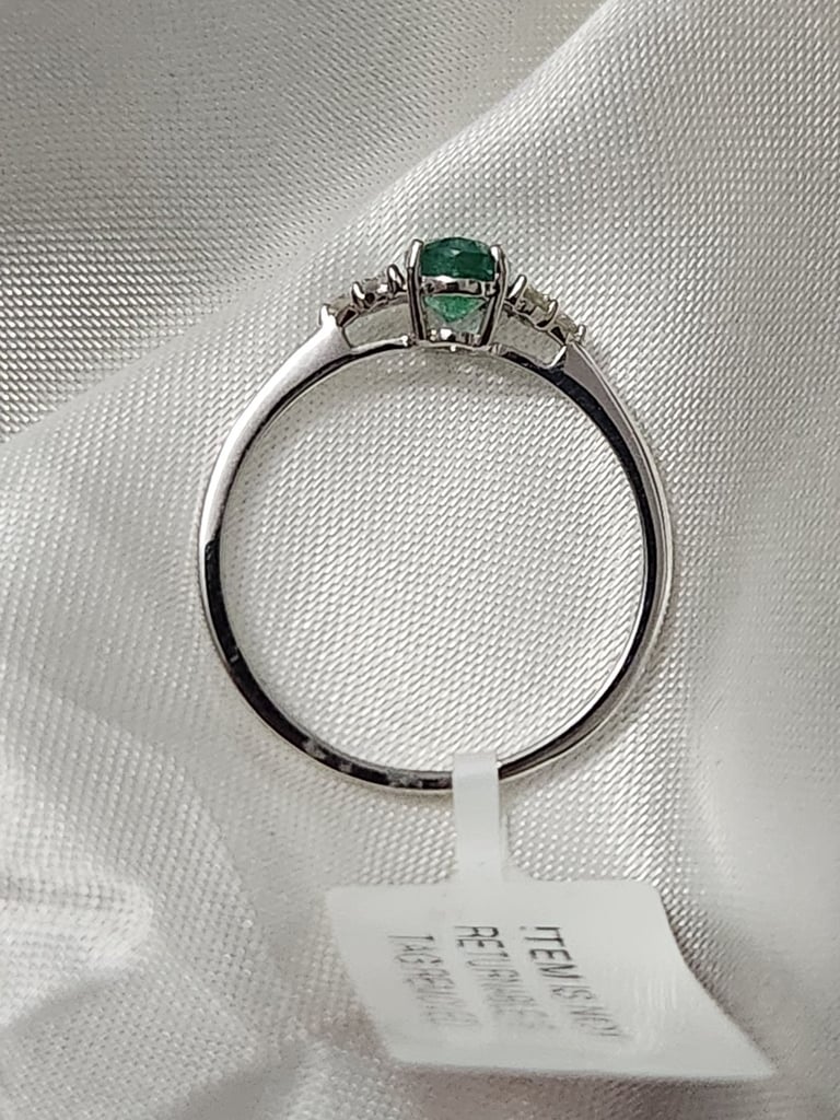 9Ct Sizs R Ring WHITE Gold Emerald Diamonds Brand New