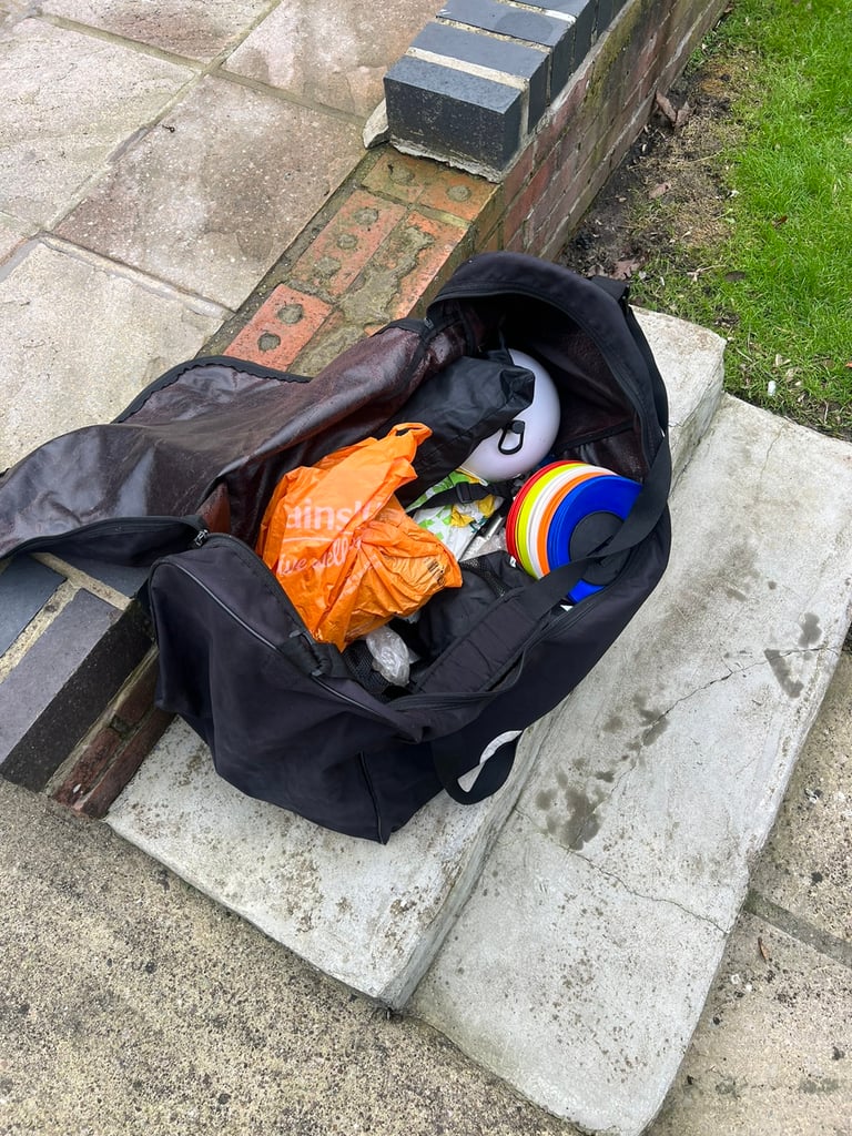BIG BAG FOR FOOTBALL EQUIPMENT.
