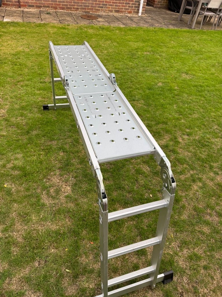 Multipurpose ladder with platform 