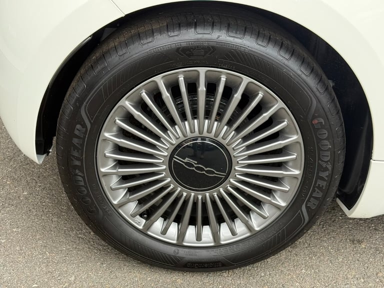 2024 Fiat 500 87kW Red 42kWh 3dr Auto Hatchback Electric Automatic