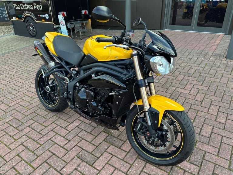 2015 TRIUMPH SPEED TRIPLE 1050 - TWIN AKRA'S - 6 STAMPS - 12 MONTHS MOT