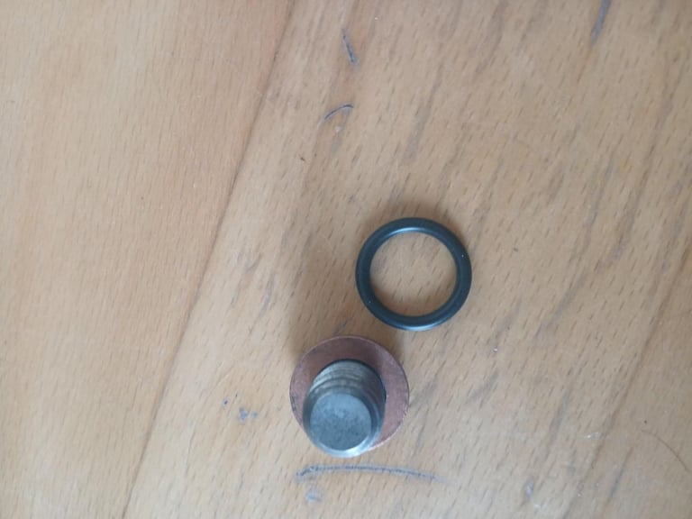 Volskwagen Waterpump 070121011D for VW Touareg, T5 transporter or Multivan 2.5 tdi