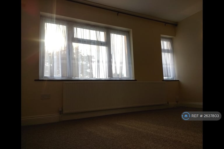 2 bedroom flat in Kenton Lane, Harrow, HA3 (2 bed) (#2637803)