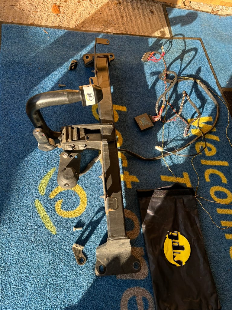 Bmw removable tow bar
