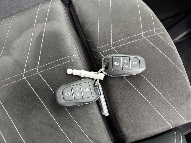 2023 Vauxhall Grandland Grandland 1.2 Turbo 130ps Ultimate Hatchback Petrol Manual