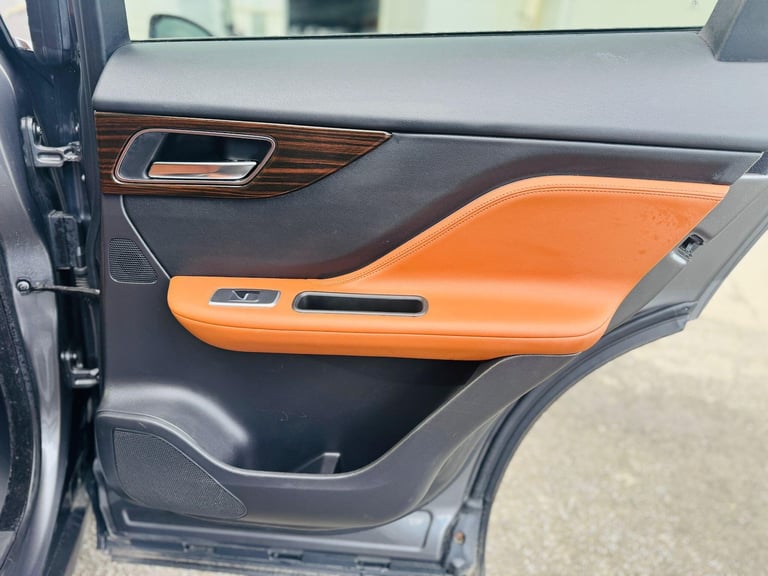 2017 Jaguar F-Pace 2.0d Portfolio 5dr Auto AWD ESTATE DIESEL Automatic