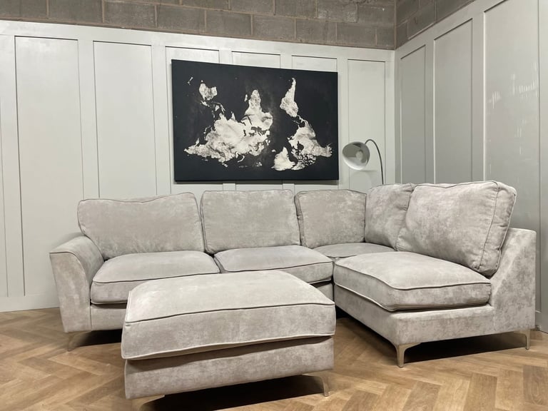 Stunning Furniture village corner sofa with FREE SAME/NEXT DAY DELIVERY
