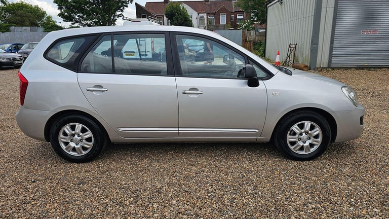 KIA CARENS 1.6 S 2009