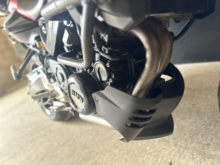 STUNNING LOW MILEAGE 2018/18 BMW F 800 R MOTORCYCLE 