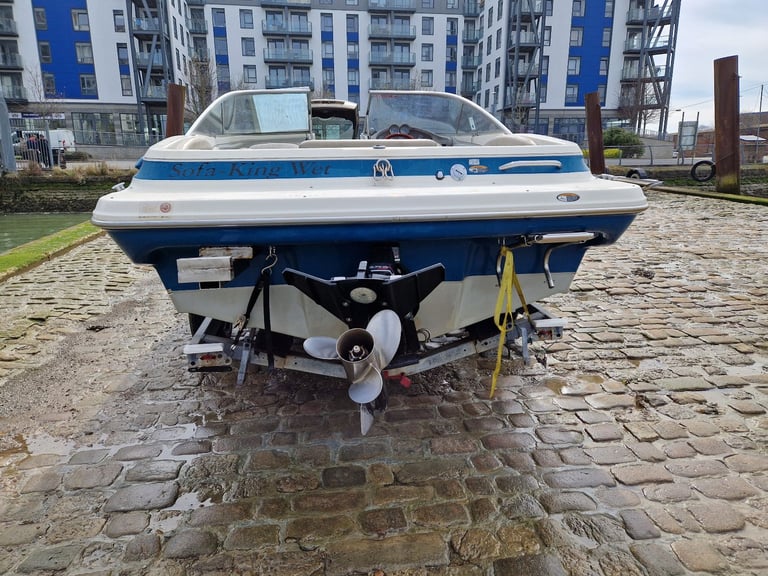 Speed boat bow rider maxum 19s