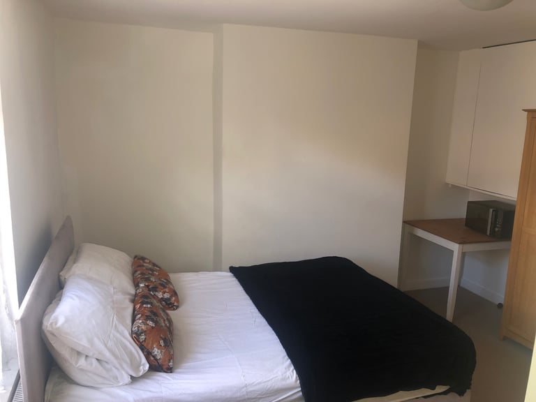  Ensuite room Available - Woolwich