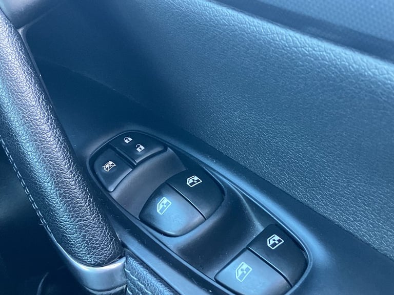 2018 Nissan Qashqai 1.2 DiG-T Tekna 5dr SUV PETROL Manual