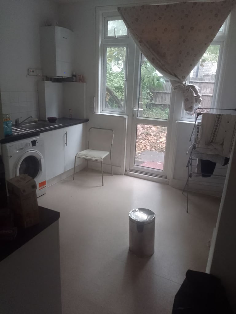 Short term: Single Room W4 5BH