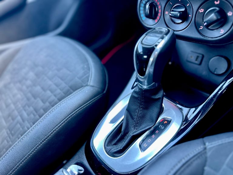 Auto 2015 Vauxhall Corsa 1.4 Petrol SE (Automatic Gearbox)