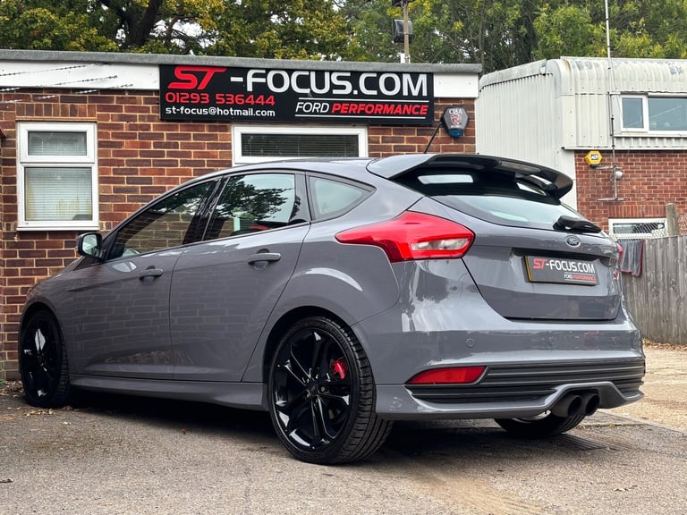 2017 Ford Focus 2.0T EcoBoost ST-3. LOW OWNERS  LOW MILEAGE  MOUNTUNE EXHAUST.