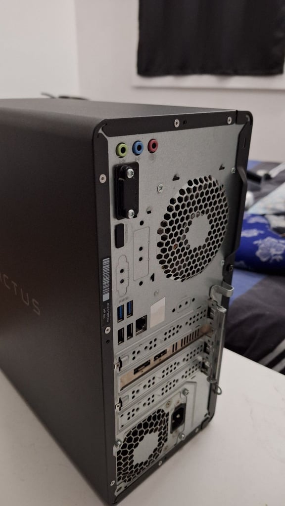 Gaming PC with metal back keyboard and mouse - Used - Front RGB - HP Victus 15L