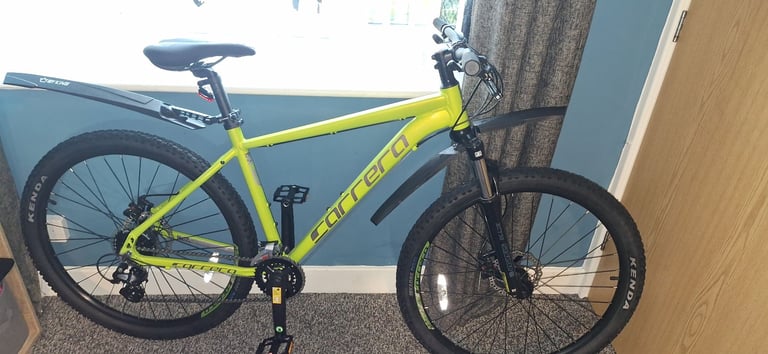 Carerra vengence, Mens Medium mountain bike