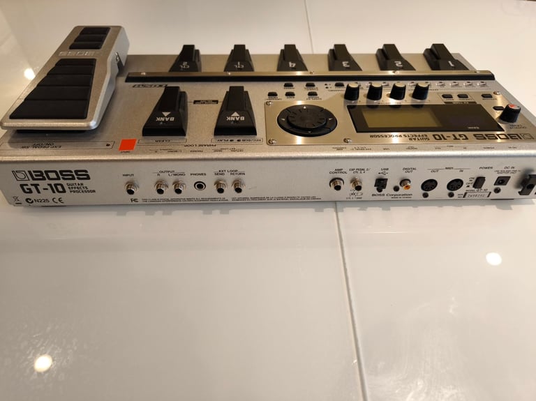 BOSS GT-10 Guitar Multi-Effects Processor with power supply