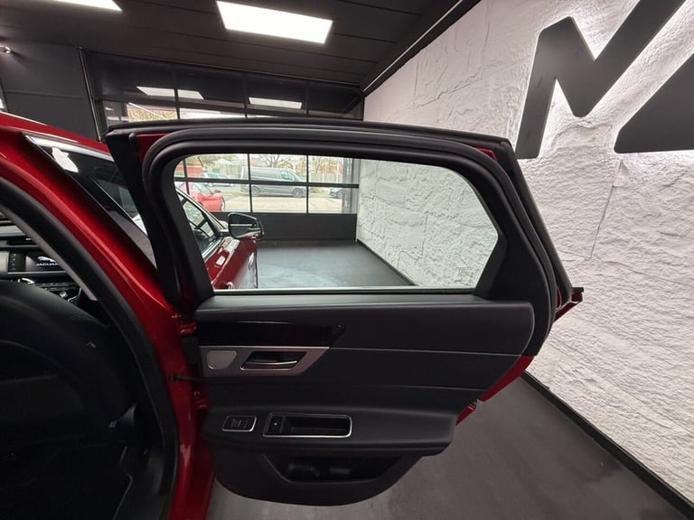 2017 Jaguar XF 2.0d Prestige 4dr Auto SALOON DIESEL Automatic