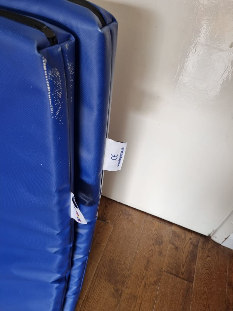 2 gym crash mats and foldable beam