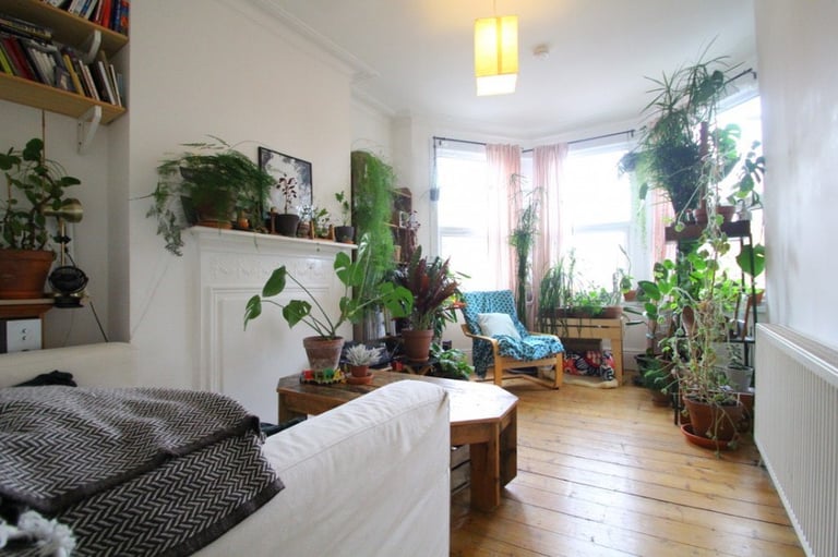 Chain free! Hane Estate Agents offer a first floor two bedroom converted flat. 