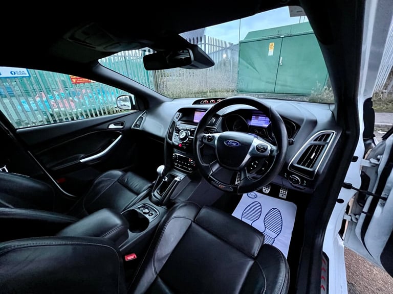 2012 Ford Focus 2.0T ST-3 5dr Ex Police ESTATE Petrol Manual