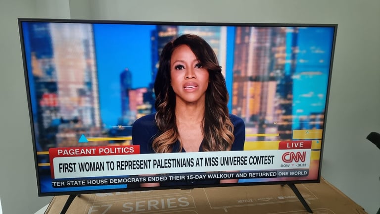 Samsung 43 INCH UE43RU7100 SMART 4K UHD HDR LED TV WITH WIFI FREEVIEW HD, TVPLUS 