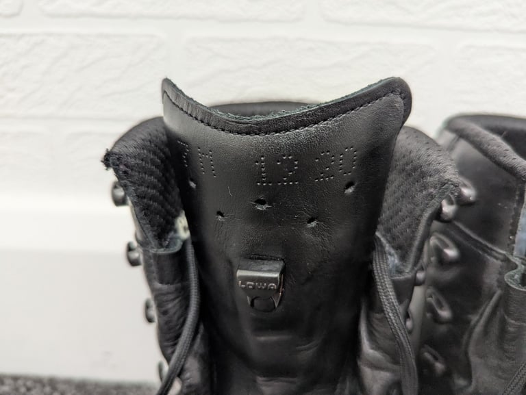 Great Condition LOWA Military Combat Boots GORE-TEX® Black / Size 7 UK / FREE LOCAL DELIVERY