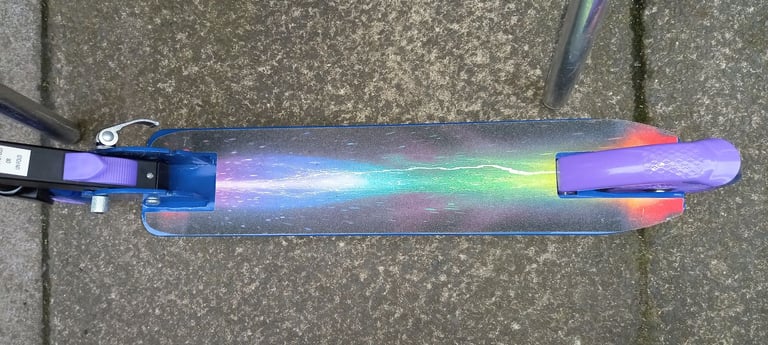 SCOOTER WITH STROBE LIGHTS