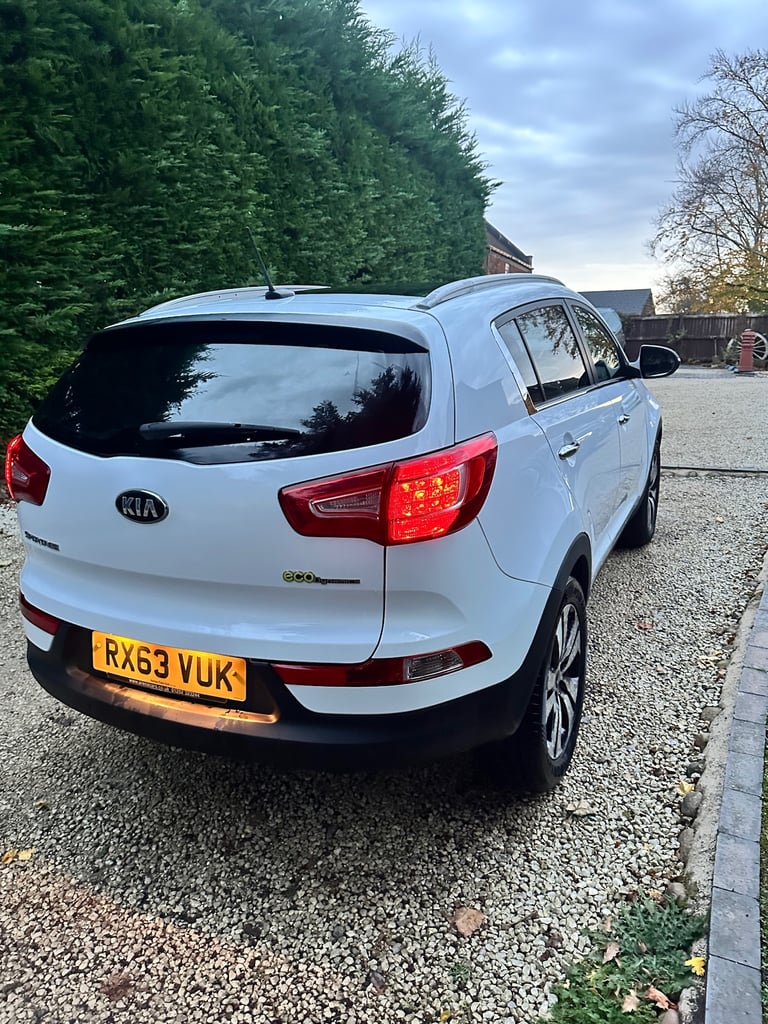 2013 Kia Sportage 1.7 CRDi ISG 3 5dr [Sat Nav] ESTATE Diesel Manual