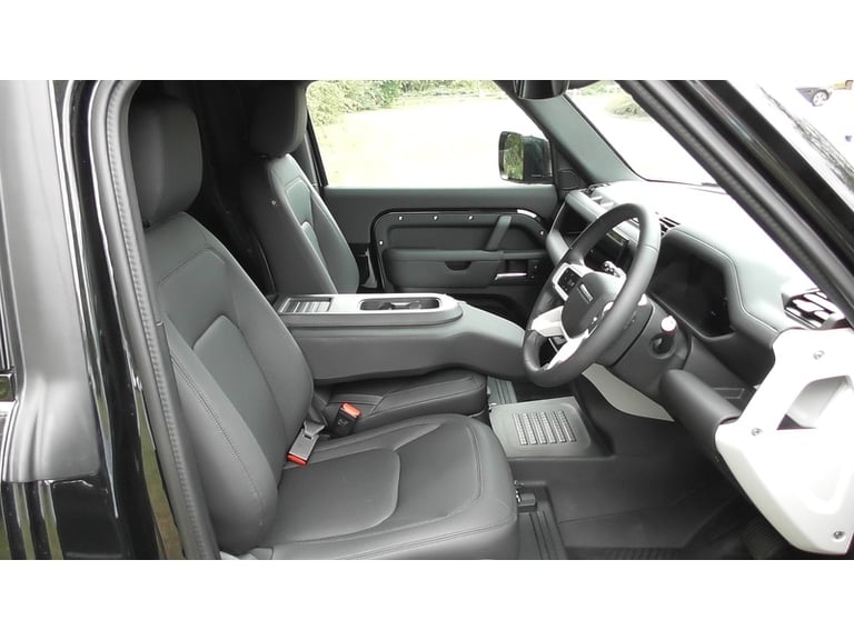 2025 Land Rover Defender 90 D250 MHEV X-Dynamic SE SUV Diesel Automatic