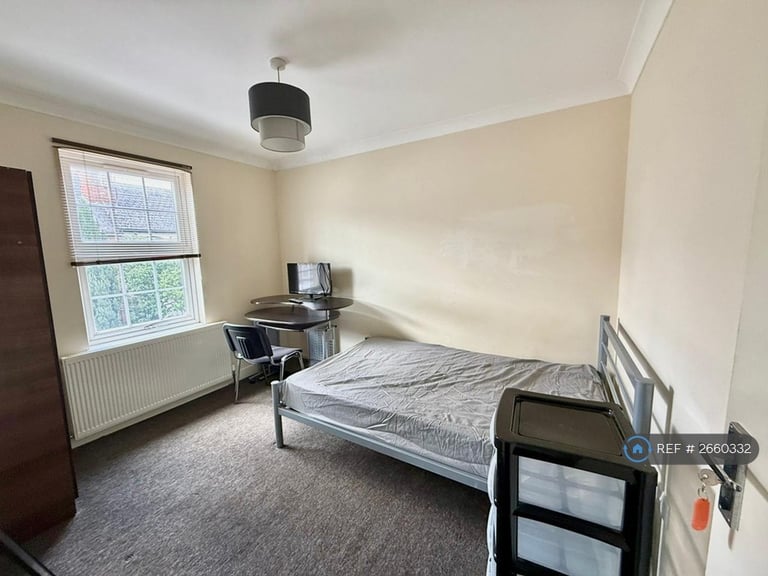 8 bedroom house in Blenheim Road, Reading, RG1 (8 bed) (#2660332)