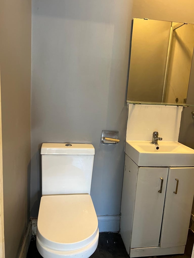 Studio room in Feltham TW13 5JT