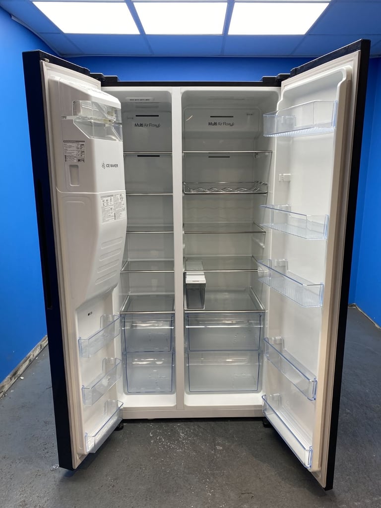 Hisense PureFlat RS694N4TFF American Fridge Freezer