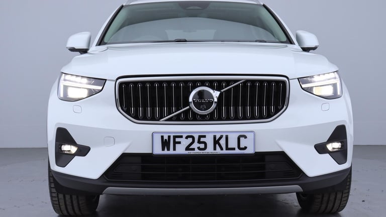 2025 Volvo XC40 B4 (P) Ultra Bright (Sunroof, Pilot Assist, BLIS, Leather) ESTATE Petrol/Electric...