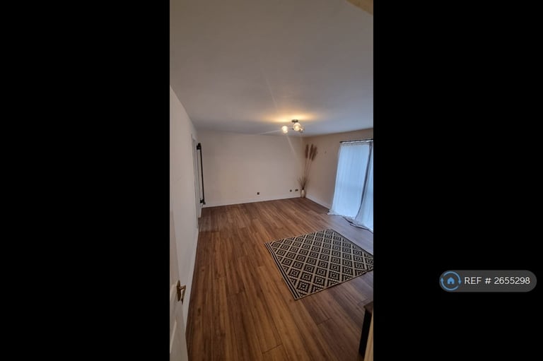 2 bedroom flat in Bury New Road, Manchester, M25 (2 bed) (#2655298)