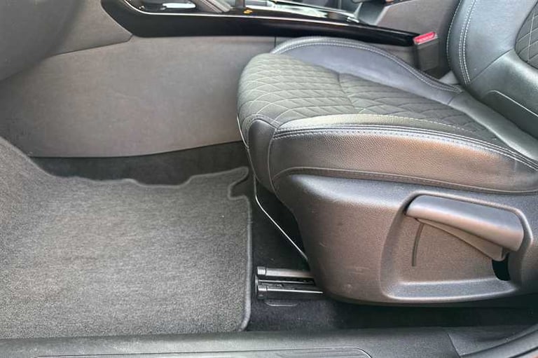 2020 Renault Kadjar 1.3 TCe Iconic SUV 5dr Petrol Manual Euro 6 (s/s) (140 ps) SUV Petrol Manual