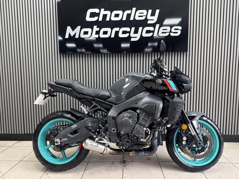 72 reg Yamaha MT10 Grey Naked sports 5571 miles, Pipeworks exuaust