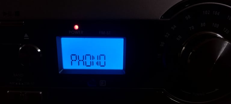 INEXPENSIVE LITTLE MUSIC CENTRE 