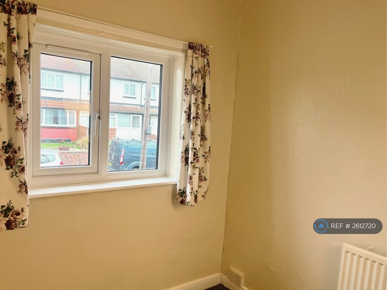 3 bedroom house in Burley Wood Crescent, Leeds, LS4 (3 bed) (#2612720)