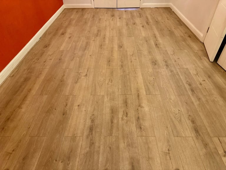 Laminate Herringbone Vinyl LVT Flooring Furniture Assembly Paint Wallpaper Wall Panelling 