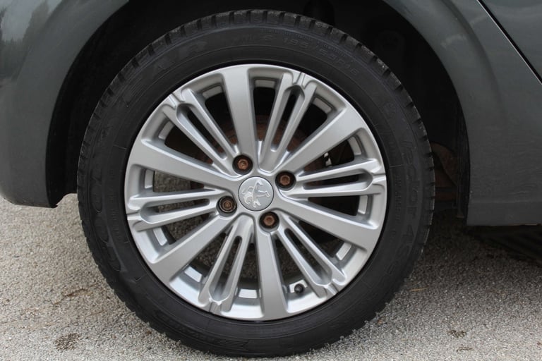 2017 Peugeot 208 1.2 208 Allure 5dr Hatchback Petrol Manual