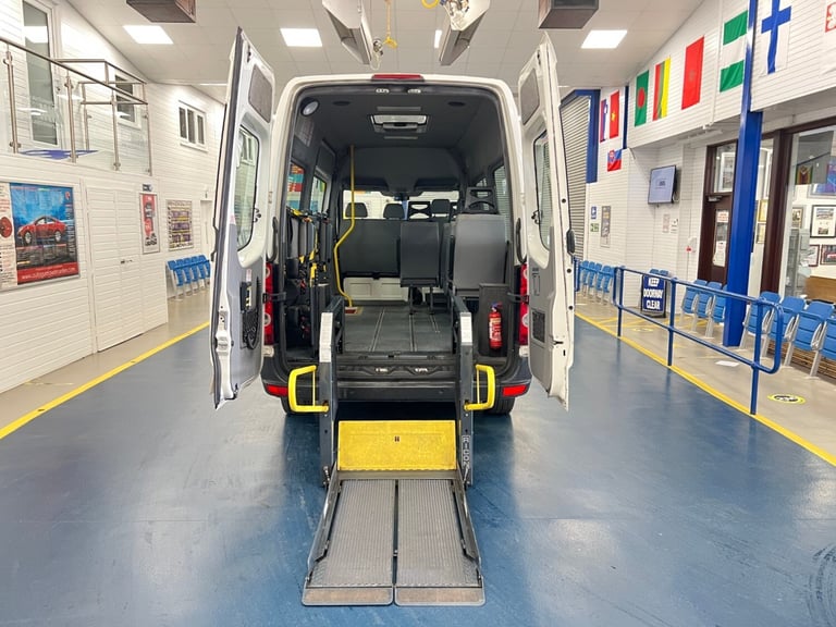 2010 - 10 - VOLKSWAGEN CRAFTER CR35 2.5TDI BLUE 108PS 8 SEAT DISABLED MINIBUS