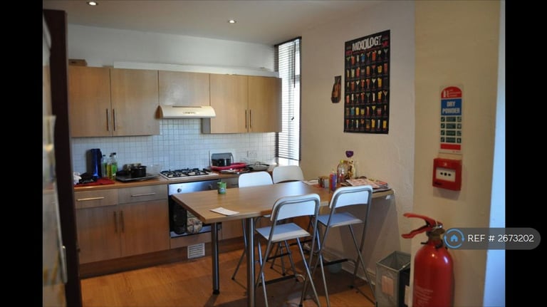 7 bedroom house in Curzon Avenue, Manchester, M14 (7 bed) (#2673202)