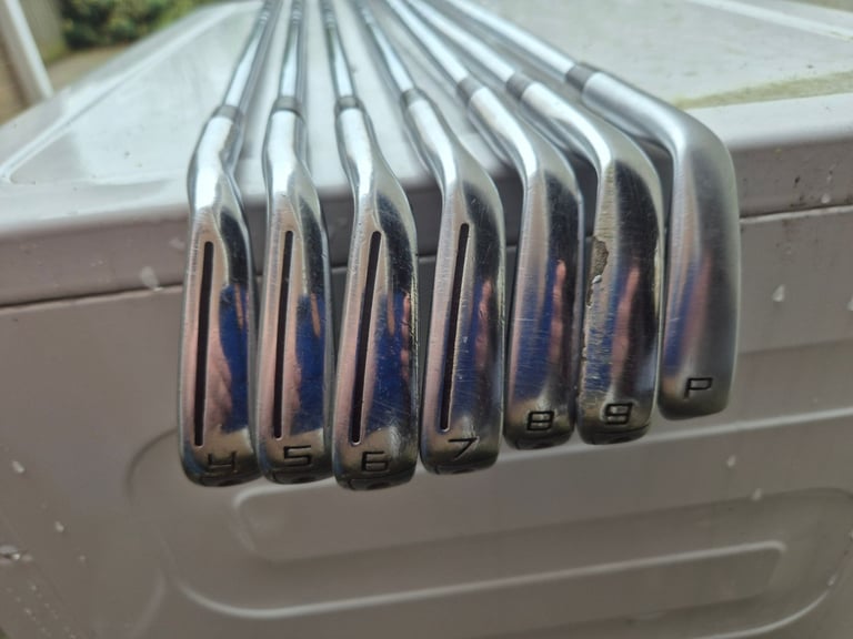 Taylormade P790 2019 irons 4 to PW dynamic gold s300 105 shafts