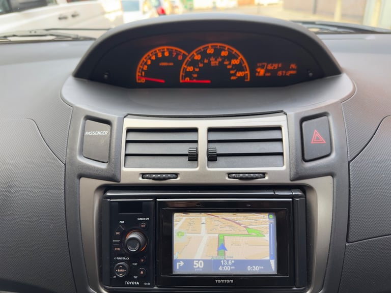 Toyota, YARIS, Hatchback, 2011, Semi-Auto, 1329 (cc), 5 doors