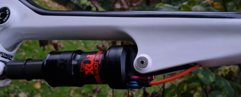 SCOTT GENIUS CARBON💥 FOX FRONT/BACK SUSPENSIONS USED 2-3 TIMES SIZE MEDIUM £650  