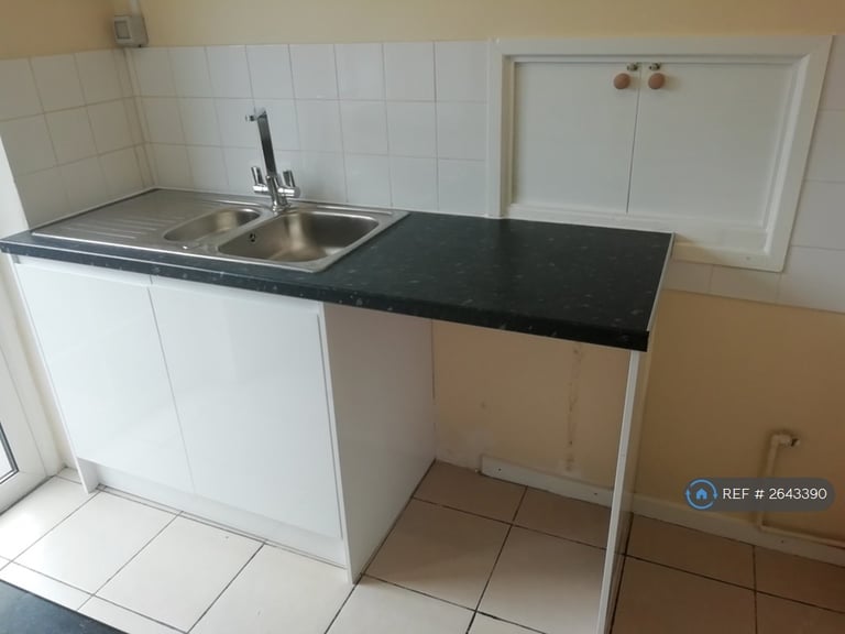 4 bedroom house in Lower City Road, Tividale, Oldbury, B69 (4 bed) (#2643390)